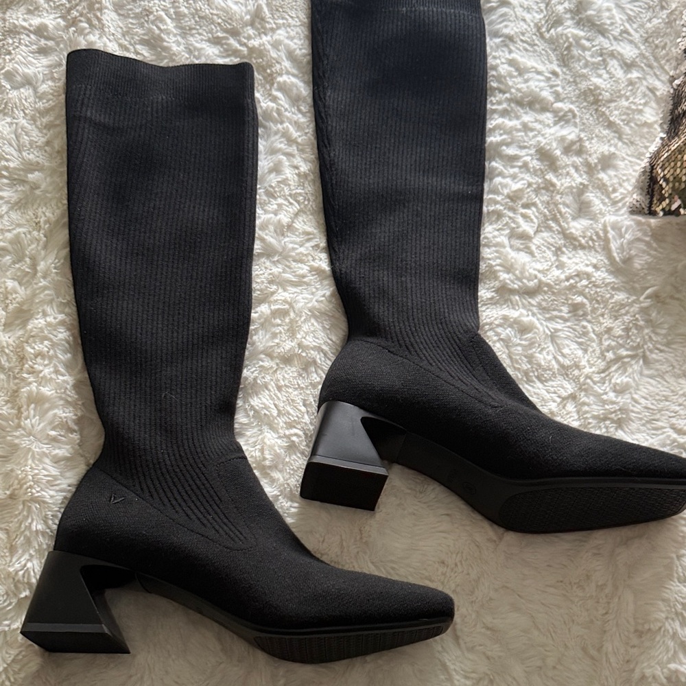 Elegant Black Knee-High Women's Boots